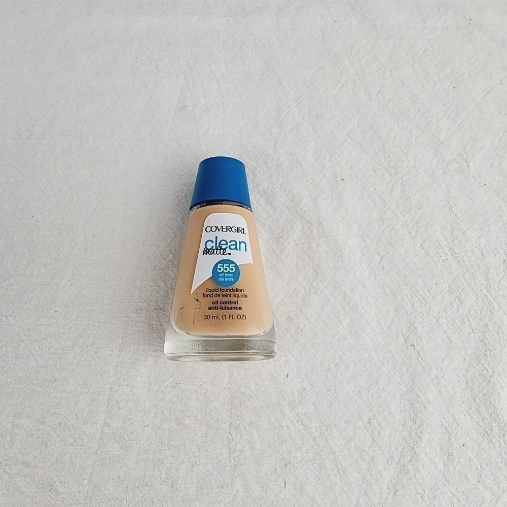 COVERGIRL Clean Matte Liquid Foundation